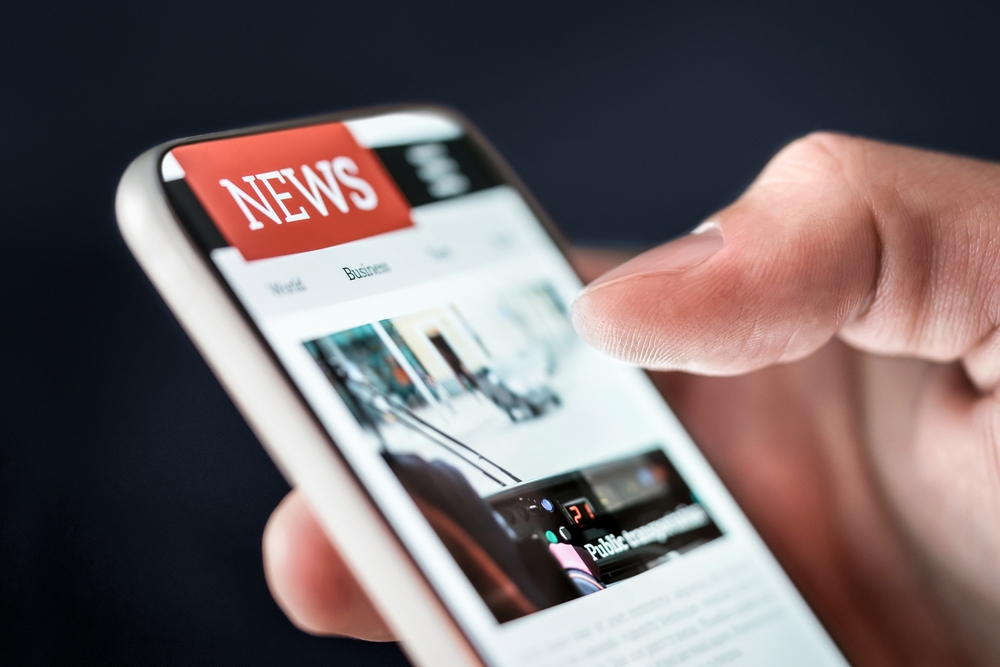 News,In,Phone.,Online,Newspaper,Article.,Digital,Press,Publication.,Reading