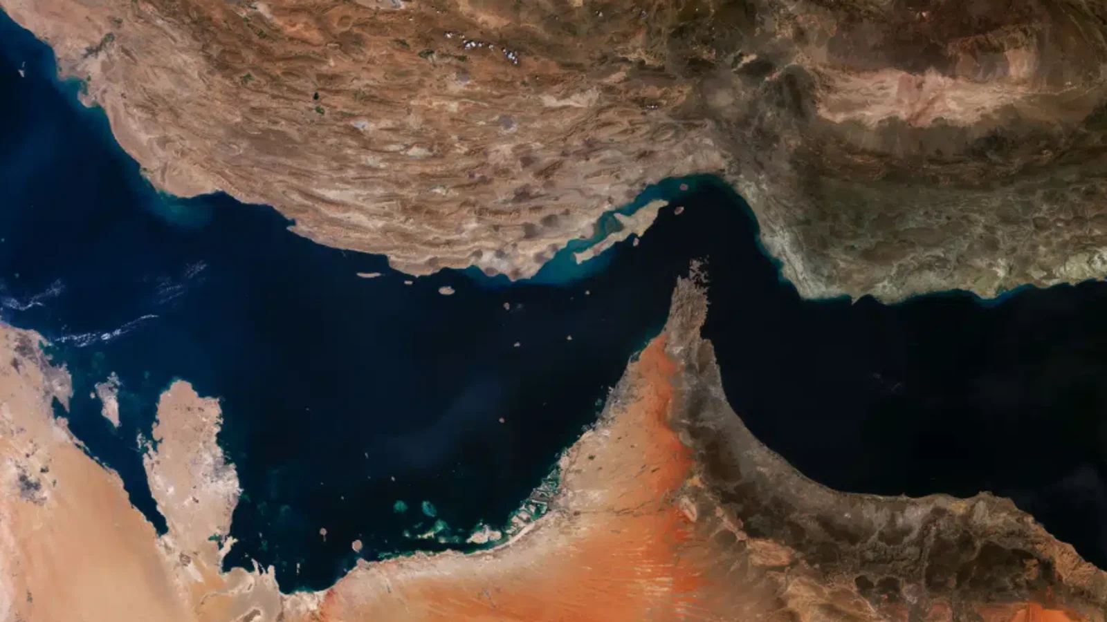 Vista desde un satélite del Estrecho de Ormuz