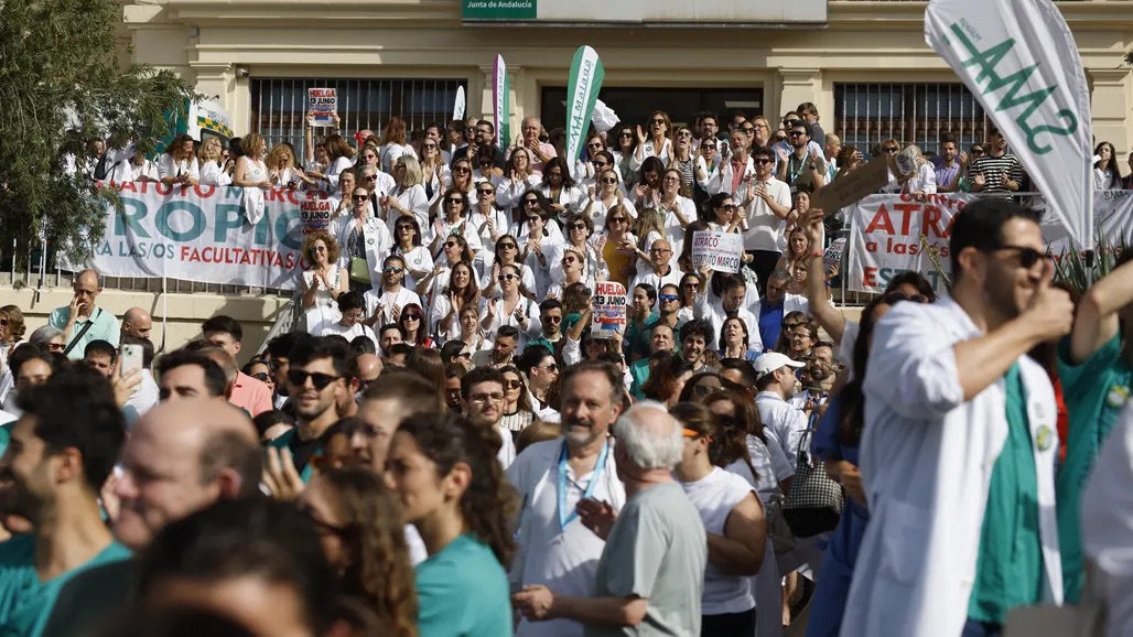 Los médicos protestan en la calle