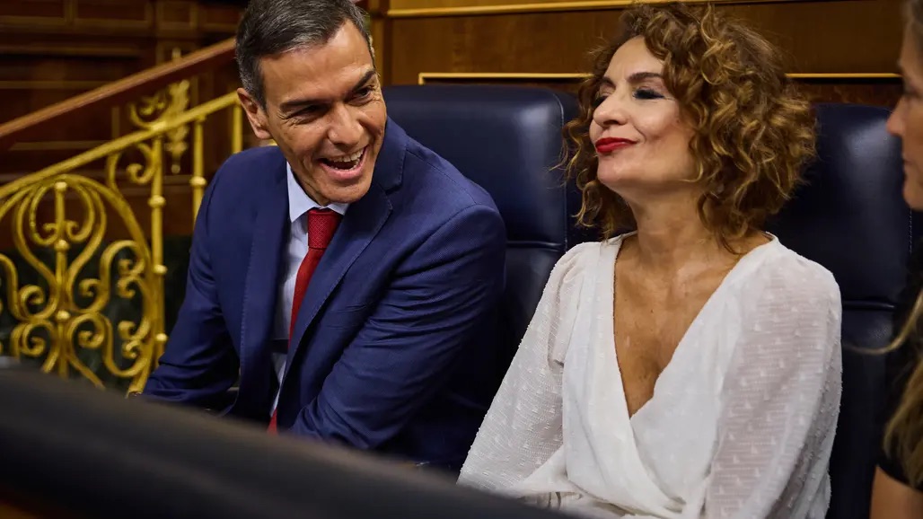 Pedro Sánchez y su ministra María Jesús Montero
