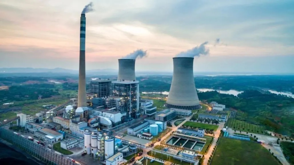 Una central nuclear tiene una vida media de años aunque llegar a e incluso más con mejoras