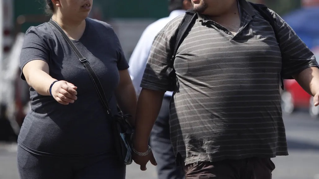 El por ciento de los estadounidenses es obeso o tiene sobrepeso